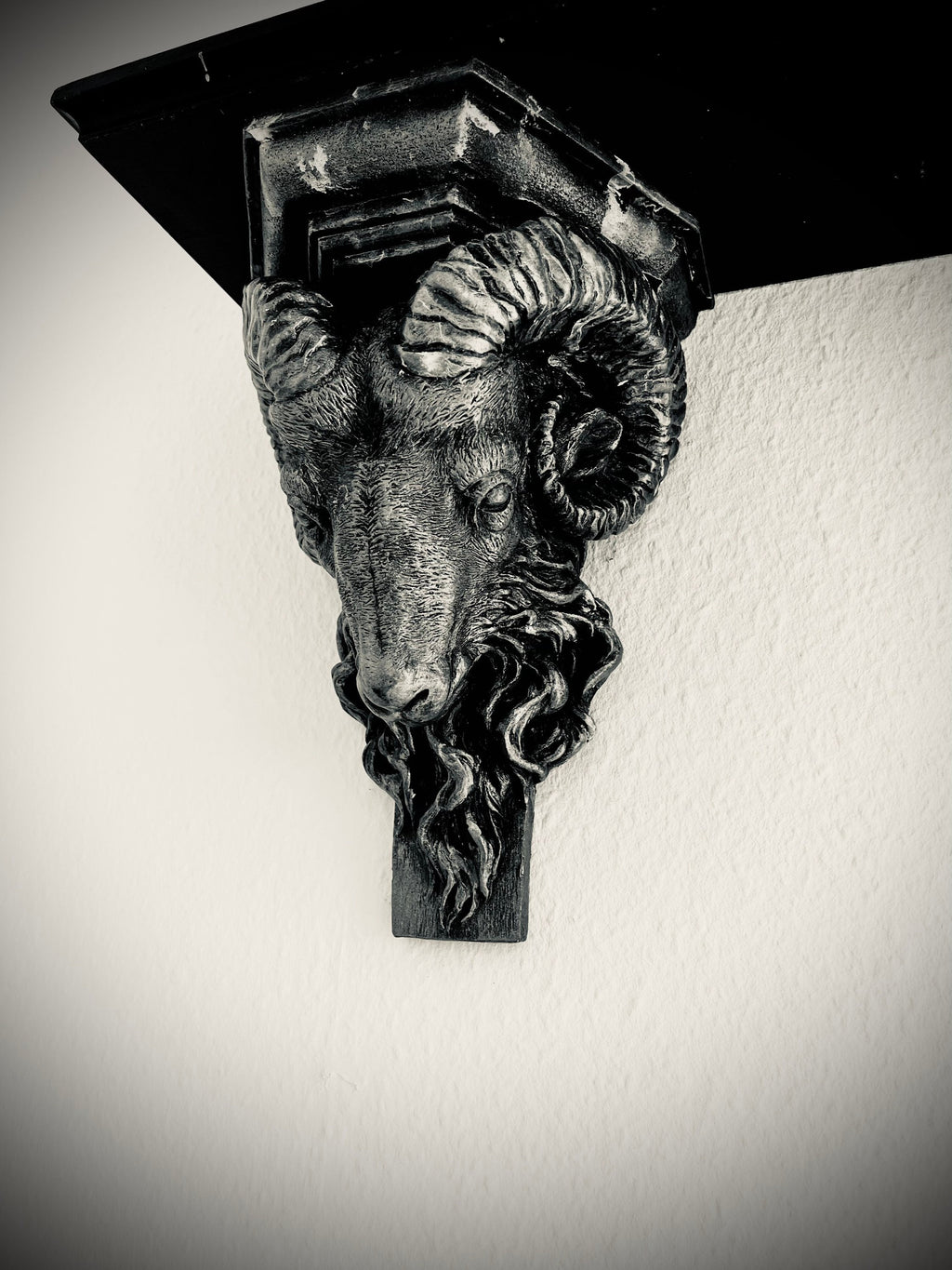 Widder Skulptur Floating Regal Dekoration & Regal Halterung