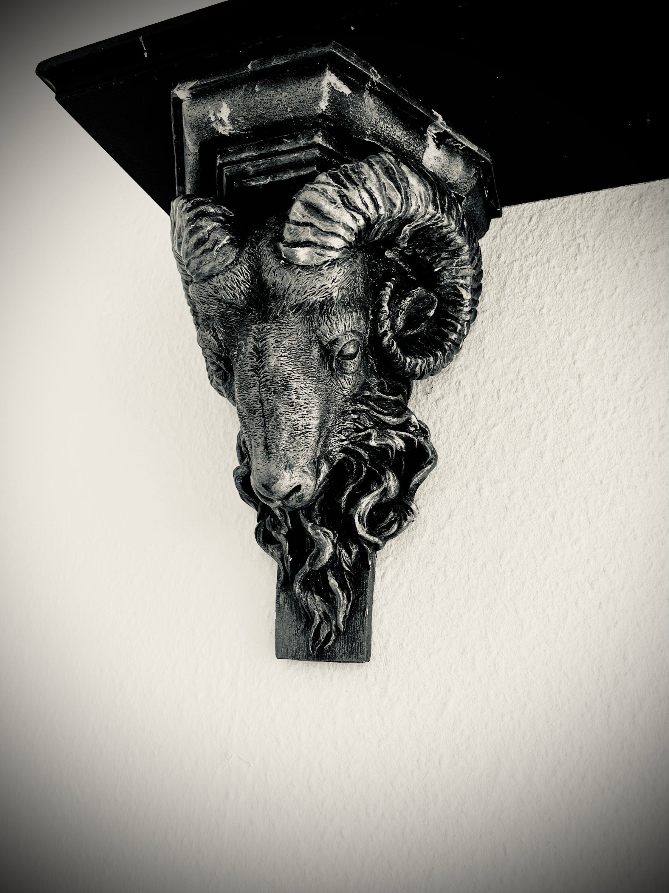 Widder Skulptur Floating Regal Dekoration & Regal Halterung